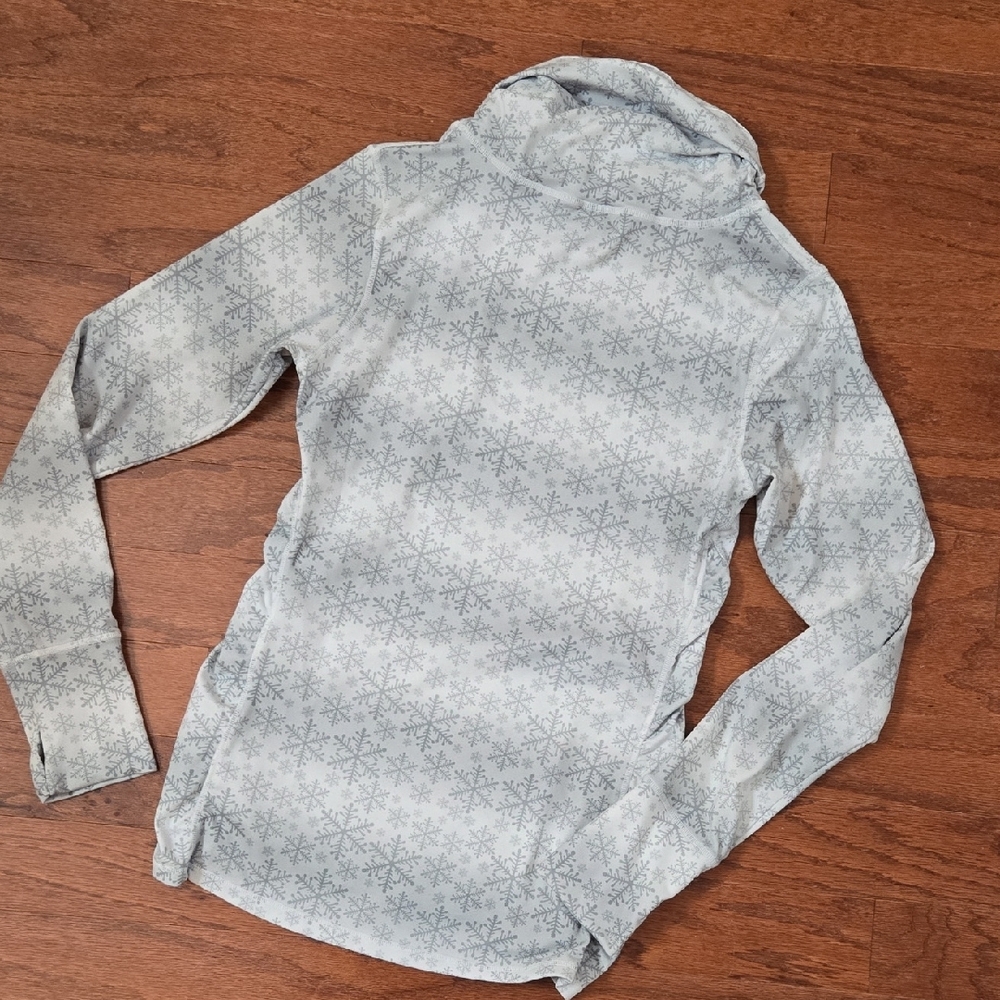 Kyodan Gray Snowflake Pattern Top - image 5